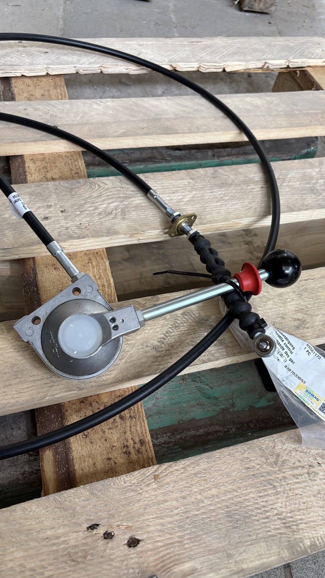Трос газа катка Bomag 05561173